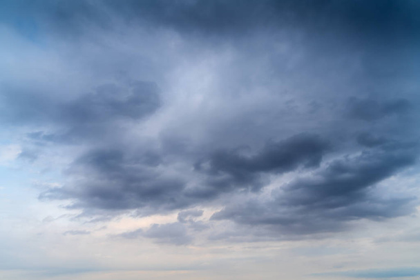 Cielo e nuvole scure
 - Foto, immagini