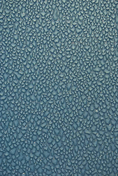 mavi metalik yüzeyinde çiy damlaları - Fotoğraf, Görsel