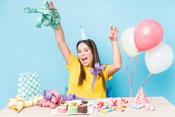 Young caucasian woman preparing a birthday party - Foto, afbeelding