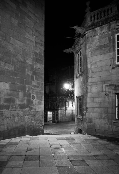 Old and historic area of a city at night - Foto, afbeelding
