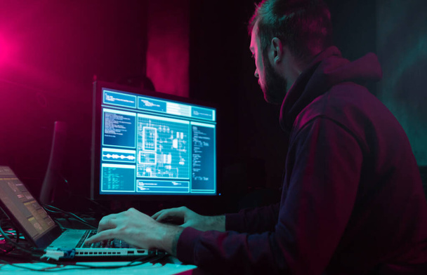 Hackers making cryptocurrency fraud using virus software and computer interface. Blockchain cyberattack, ddos and malware concept. Underground office background. - Foto, Bild