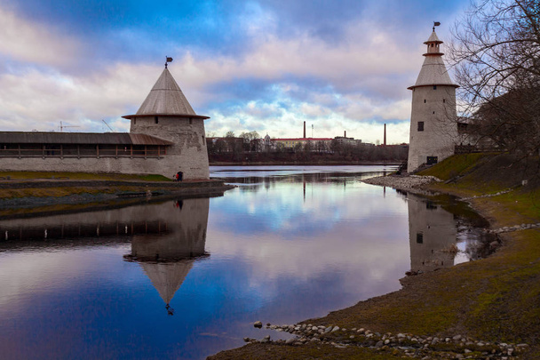 View of the Pskov Kremlin and the confluence of two rivers - Fotografie, Obrázek