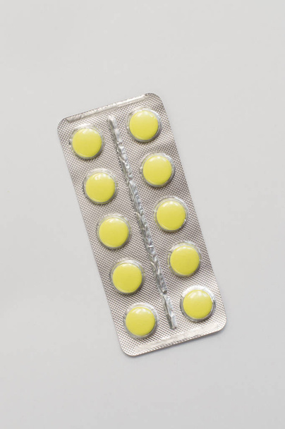 Pille isolieren auf weißem Hintergrund - Foto, Bild
