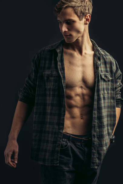 fit caucasian man in shirt with naked torso - Foto, afbeelding