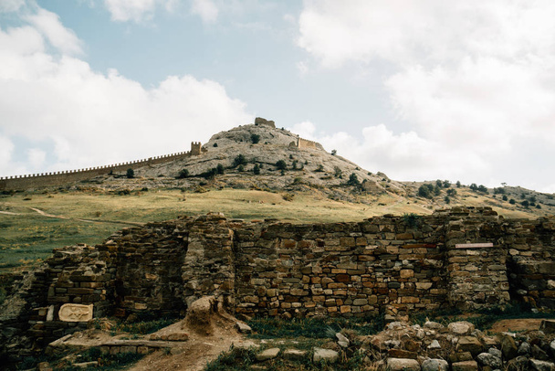 näkymä vanha keskiaikainen linnoitus Krimillä
 - Valokuva, kuva