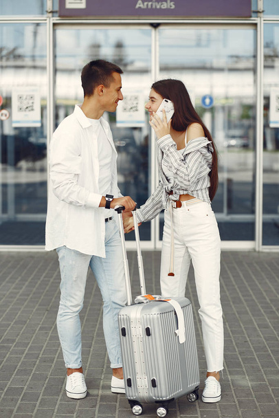 Beautiful couple standing near the airport - Foto, afbeelding