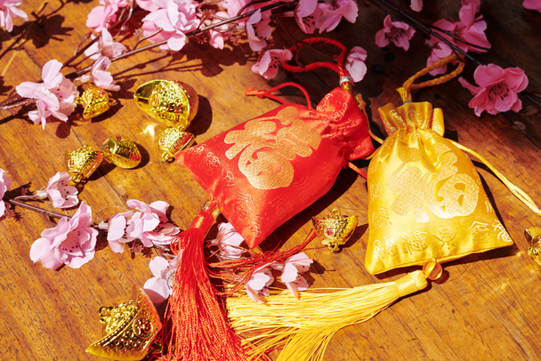 Krásné textilní tašky s nejlepšími přáními výšivky připravené na oslavu čínského Nového roku - Fotografie, Obrázek