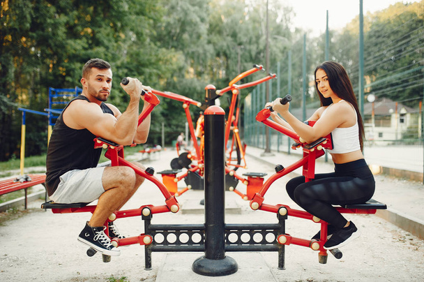 Beautiful couple training in a summer park - Foto, immagini