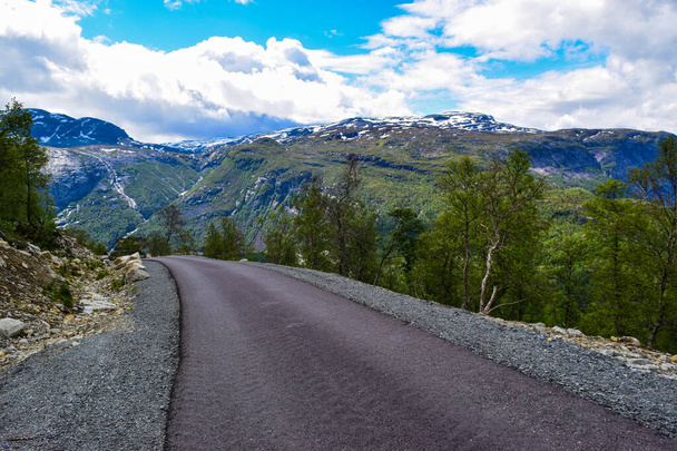 ノルウェーのトロルトゥンガへの旅行. - 写真・画像