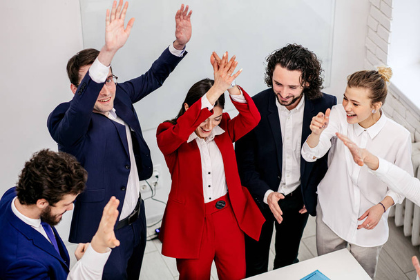successful business people in office - Foto, afbeelding