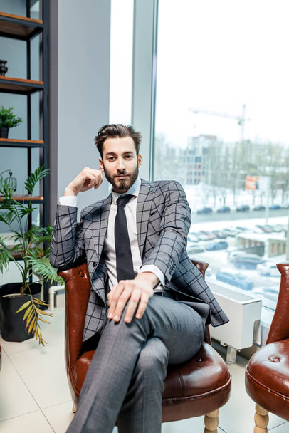 modern confident caucasian business man in office - Valokuva, kuva