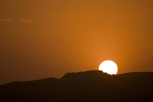 sunset over the desert - Fotoğraf, Görsel