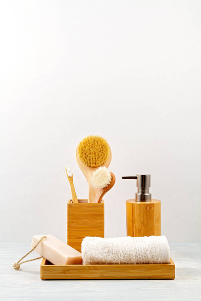 Bamboo acessories for bath - bowl, soap dispenser, brushes, tooth brush, towel and organic dry shampoo for personal hygiene - Foto, Imagen