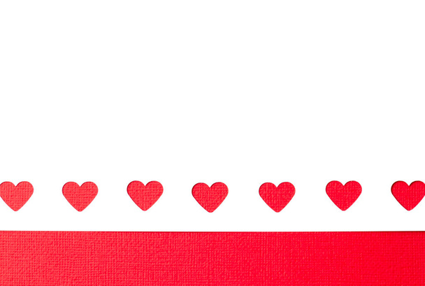 Knip papieren harten decoratie. Sainte Valentine, Moederdag, verjaardagskaarten, uitnodiging, feestelijk concept. - Foto, afbeelding