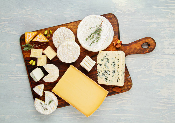 Piatto di formaggio francese per festa a buffet. Tradizionale francese o italiano interi flat lay
 - Foto, immagini