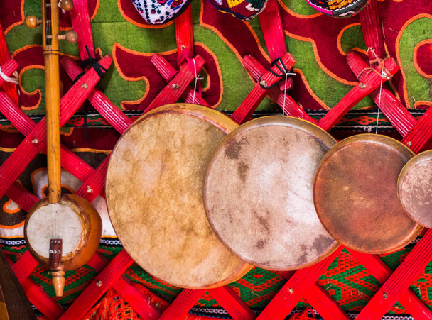 Perinteinen turkkilainen tamburiini tai rummut musiikin instrrument
 - Valokuva, kuva