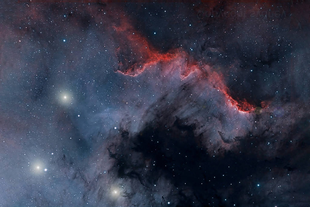 Nebulosa espacial con estrellas en colores grises. Elementos de esta imagen fueron proporcionados por la NASA
. - Foto, Imagen
