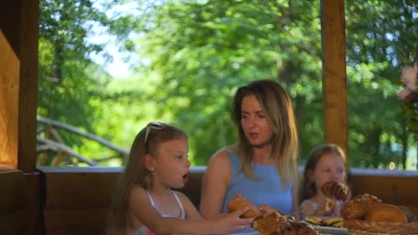  Family having dinner in summer evening. - Filmmaterial, Video