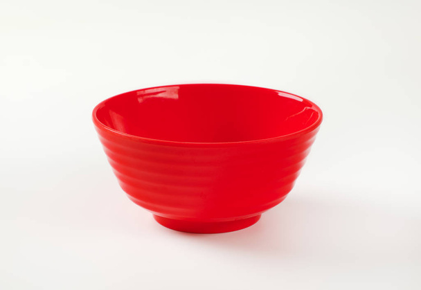 赤いプラスチック製のボウル - 写真・画像