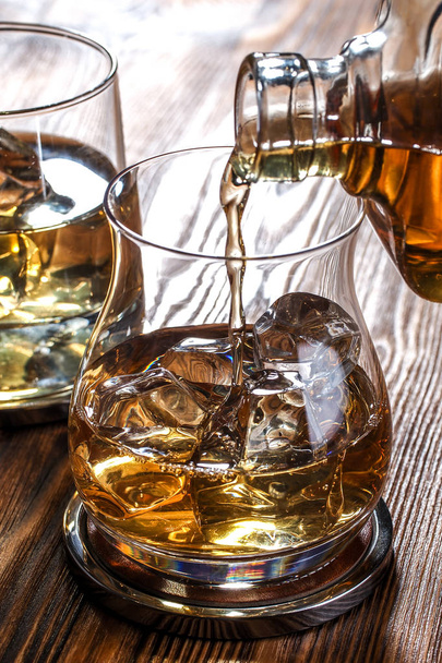 Pouring whisky in a glass - Foto, Imagen