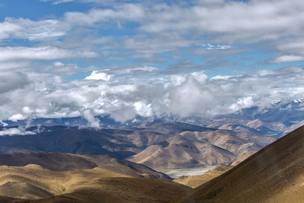 Beautiful and changeable mountain scenery of Tibet. - Photo, Image