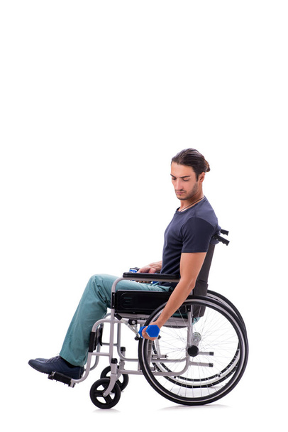 Jonge gehandicapte man doet fysieke oefeningen geïsoleerd op wit - Foto, afbeelding