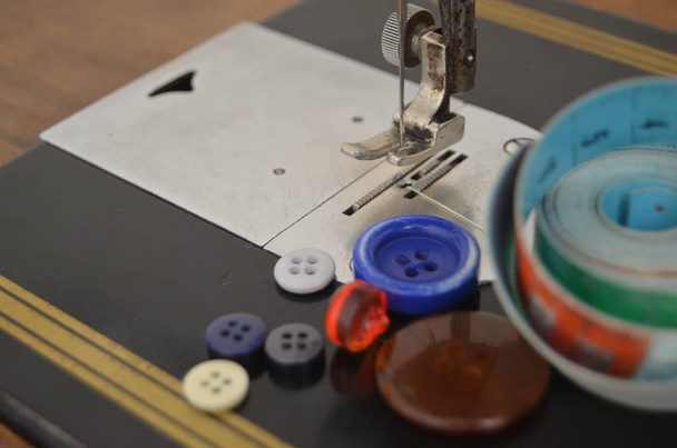 Old sewing machine, buttons and tape measure. - Photo, Image