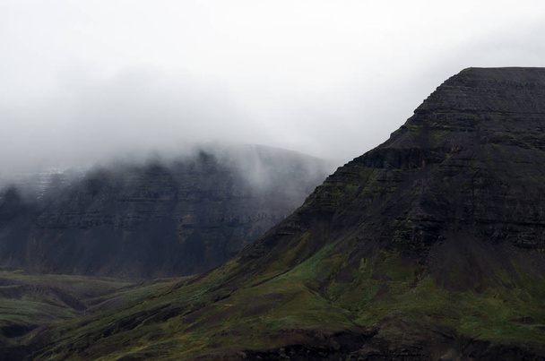 Cascade vuori Islannissa
 - Valokuva, kuva