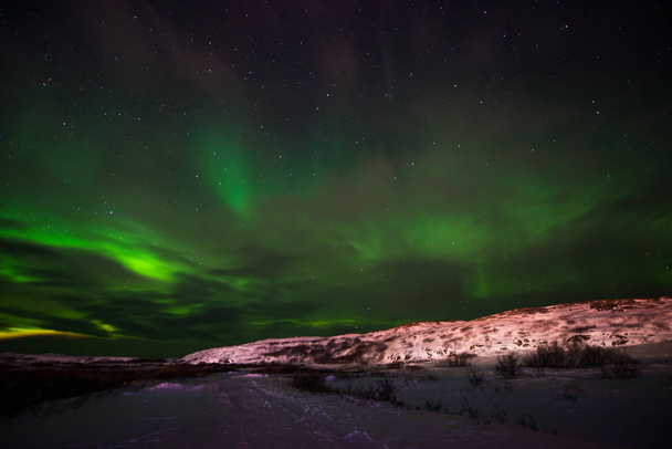 hills, clear starry sky and colorful Northern lights, an incredible natural phenomenon - Foto, Imagem