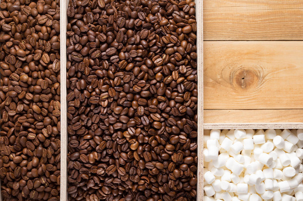 coffee beans in wooden plank box  - Foto, afbeelding