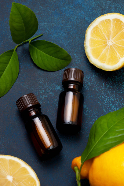  lemon essential oil  - Zdjęcie, obraz