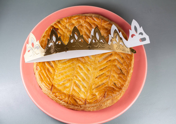 French king cake and crown - 写真・画像