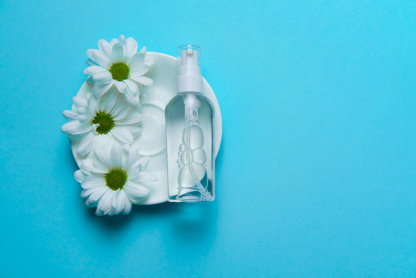Skincare свежий аромат жидкости из натуральных шармомилов, copyspace
 - Фото, изображение