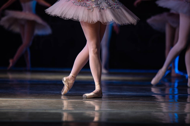 Nussknacker-Ballett. Nahaufnahme von tanzenden Ballerinen - Foto, Bild