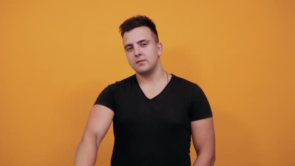 Caucasian young man looking at camera, doing frame gesture with fingers. - Metraje, vídeo