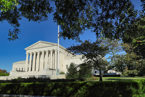 Az Egyesült Államok Legfelsőbb Bíróságának épülete Washingtonban. - Fotó, kép