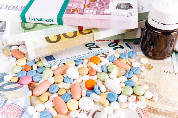 The pills are on European money. Pills and Euro money. Euro notes and pills. - Φωτογραφία, εικόνα
