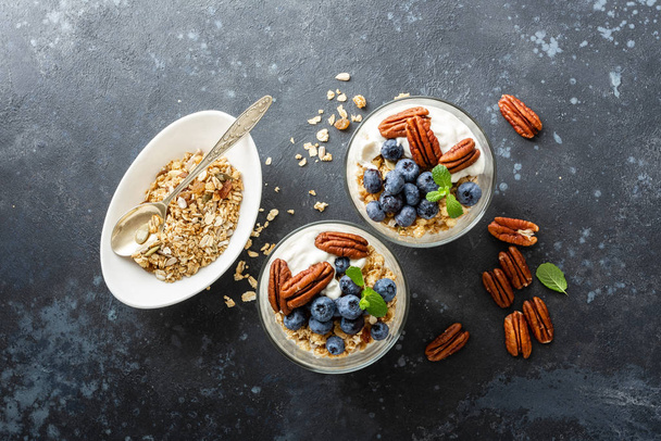 Blueberry parfait with ricotta cheese, granola and pecan nuts - Fotoğraf, Görsel