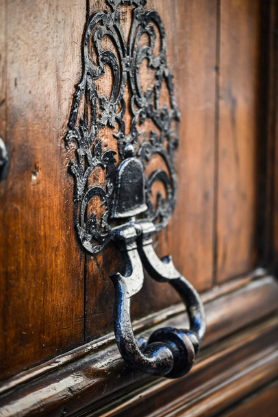 staré dveře zavřít v historických ulicích Říma - Fotografie, Obrázek