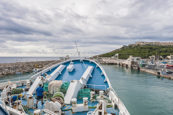 Canal de la línea de ferry en Malta
 - Foto, imagen