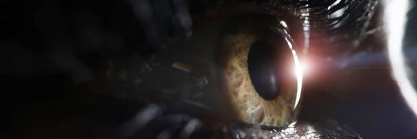 Kobieta oko na zbliżenia kliniki chirurgicznej - Zdjęcie, obraz
