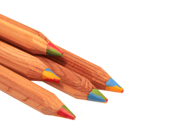 Lápices con cuatro colores a través de cada uno
 - Foto, imagen