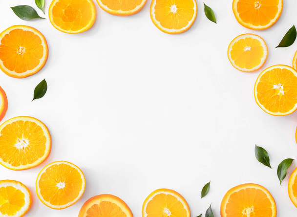 Cadre en oranges douces sur fond blanc
 - Photo, image