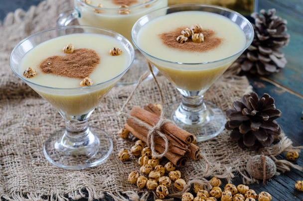 Traditional turkish drink; boza with cinnamon sticks and chickpe - Foto, Imagen