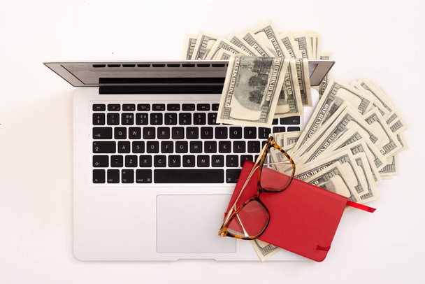 Online business earnings. Make money online. Internet and online banking - Valokuva, kuva
