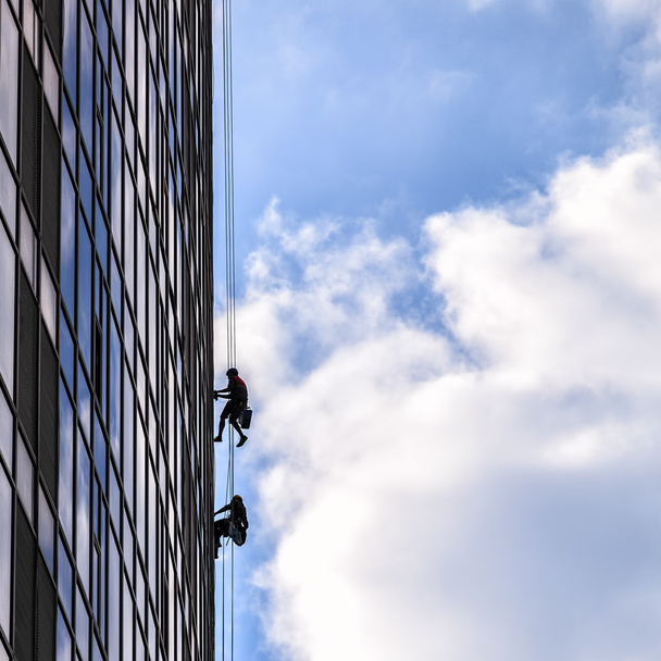 Constructeurs du plus haut bâtiment de Kiev sur les travaux en haute altitude - Photo, image