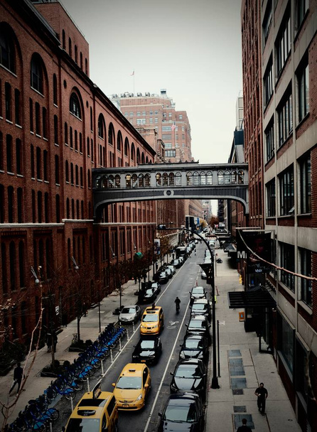 View of the Chelsea Market footbridge taken from High Line Park - Фото, зображення
