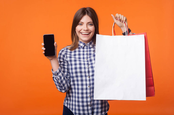 Online purchase, mobile apps. Portrait of satisfied shopper, bru - Zdjęcie, obraz
