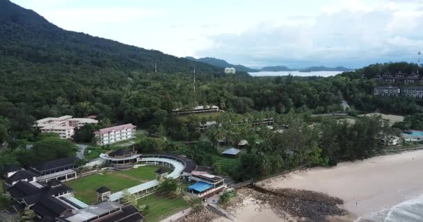 Damai, Sarawak / Malezja - 6 stycznia 2020: Ośrodki wypoczynkowe i odosobnienia w Damai w rejonie Kuching Sarawak, Malezja - Materiał filmowy, wideo