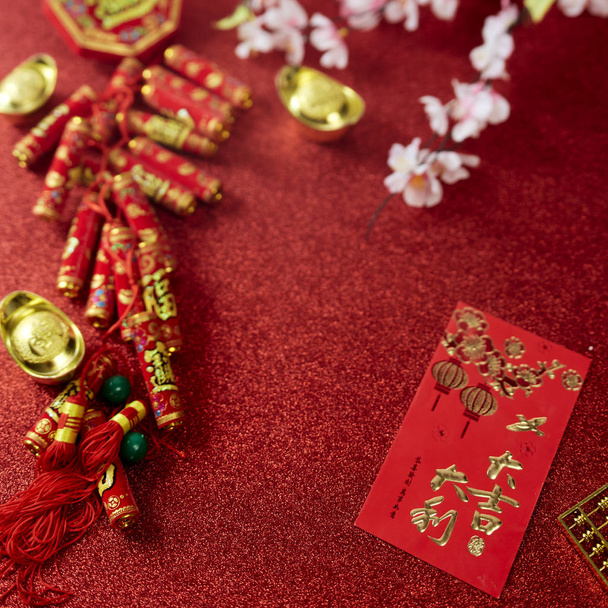 Decorar el festival chino de año nuevo en rojo
 - Foto, imagen